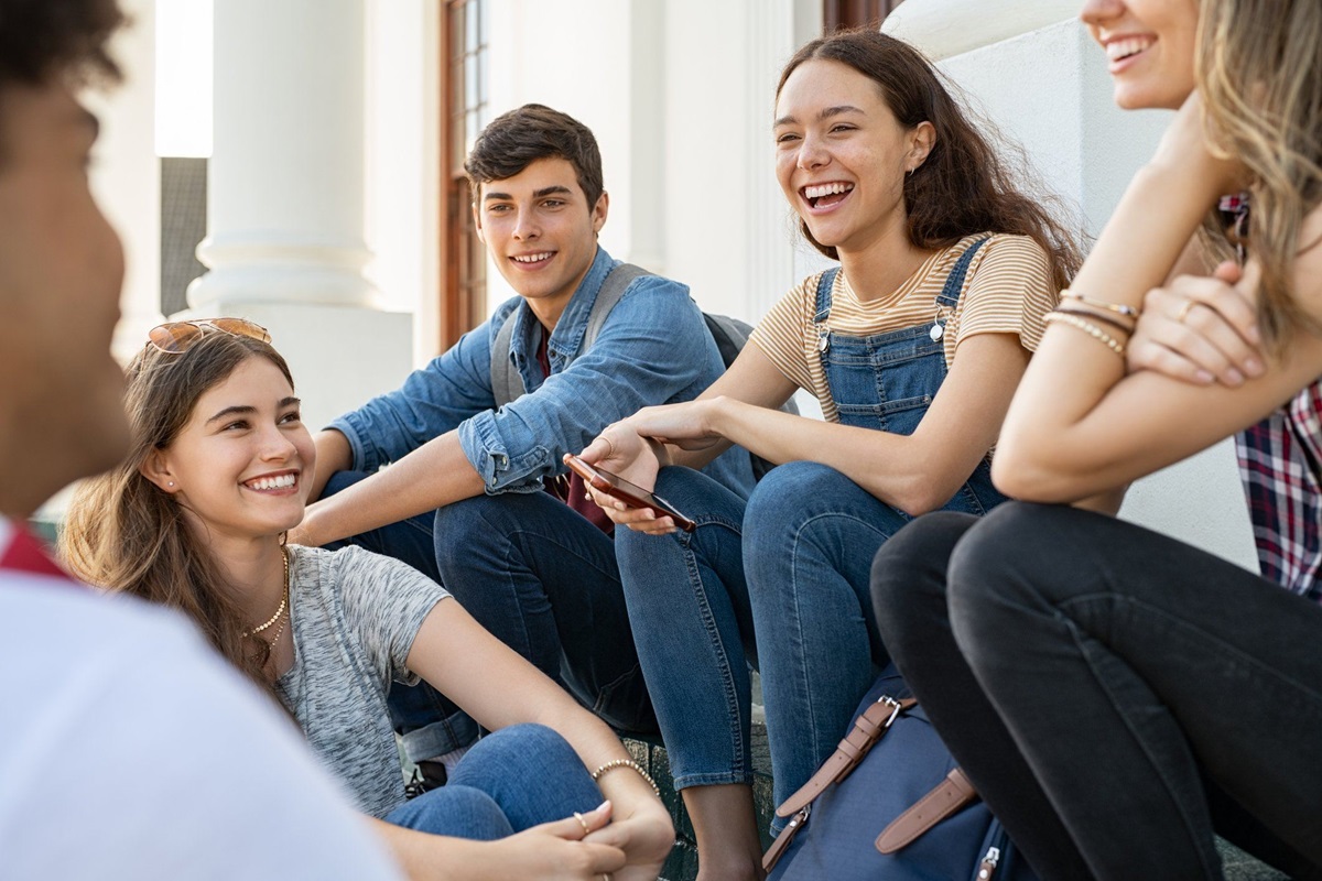 CBHS Overseas students members sitting and chatting